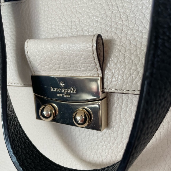Kate Spade Adriana bag - Picture 3 of 10